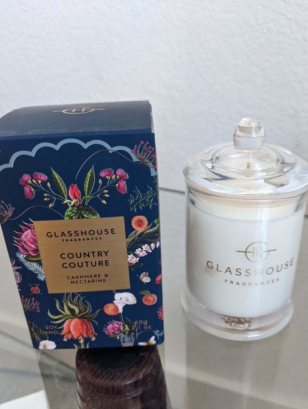 GLASSHOUSE Country Couture Cashmere & Nectarine Candle - White